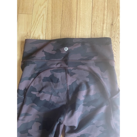 Lululemon Size 6 Invigorate HR crops 23” Camo. Brand new NWT. Never worn!! - Picture 4 of 6